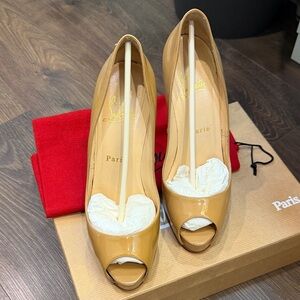 Christian Louboutin Very Prive 120 Patent Claf - Sz 37 NUDE